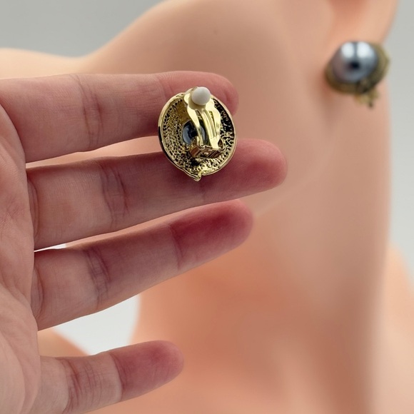 ⚜️ Elegant Silver Clip-on Earrings With Grey Pearl 💫 - Picture 6 of 7